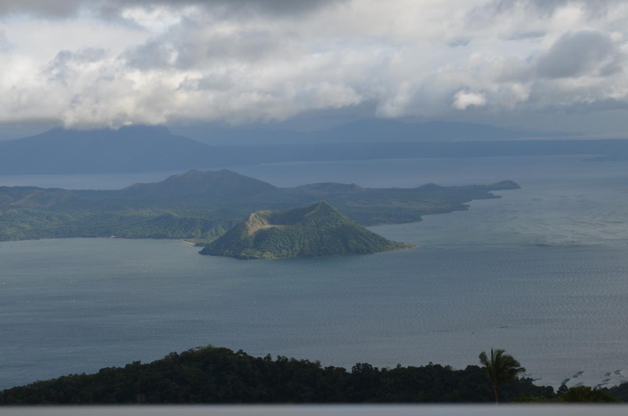 Holy Family Condo At Wind Residences,Tagaytay タガイタイ エクステリア 写真